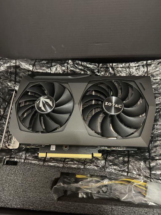 Fractal Design Meshify C + Zotac RTX 3070 + Ryzen 3600x