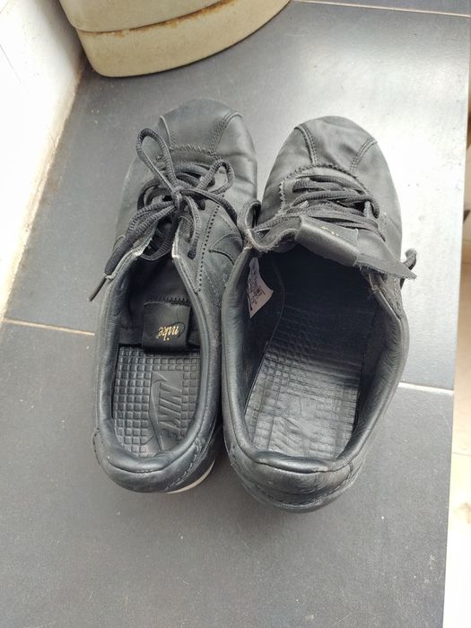 Продавам маратонки  Nike естествена кожа