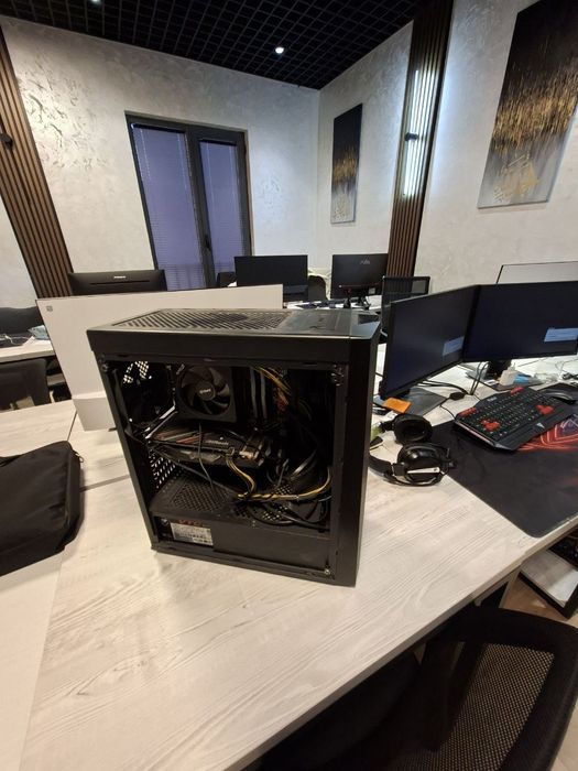 Ryzen 7 2700x  . RX 580 .DDR4 2x16 32GB .  128GB M2 . 1TB TOSHIBA