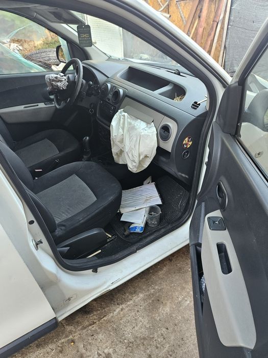 Vand intreg Pentru piese de schimb dacia dokker avariat fața spate