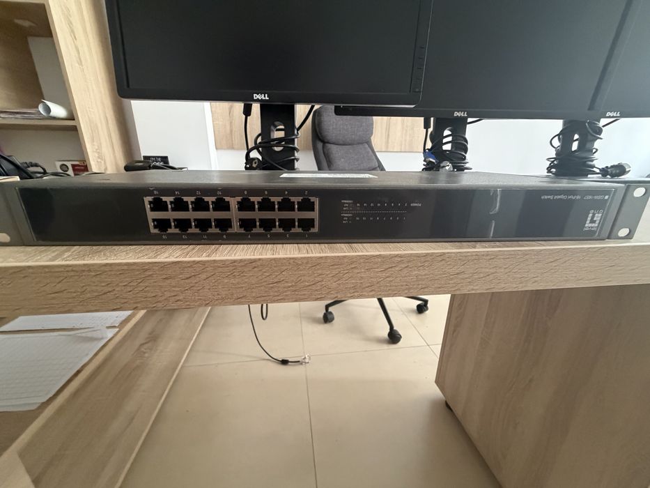 Switch Ethernet LevelOne GSW-1657, 16 porturi Gigabit