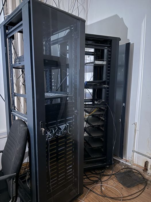 Продается серверный шкаф