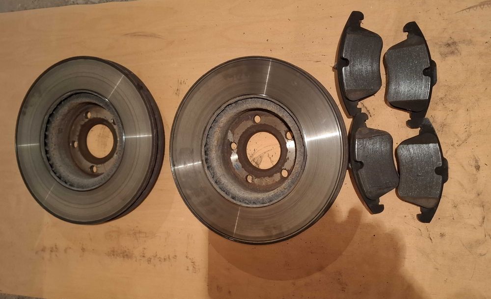 Комплект предни дискове и накладки Форд Мондео 4