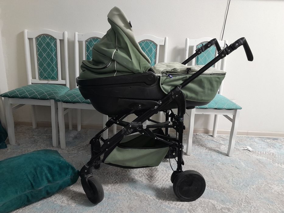 Продам коляску chicco