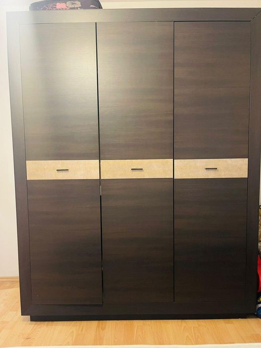 Продавам спален комплект