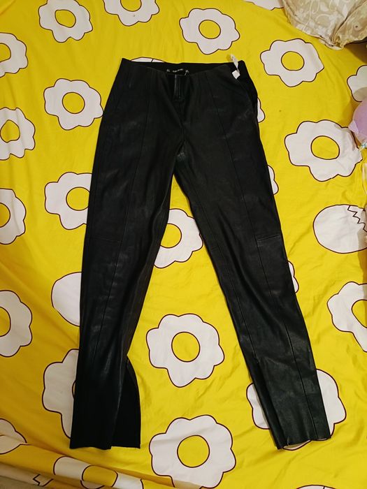Pantaloni de piele Zara