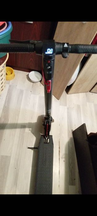 Vând trotineta electrică