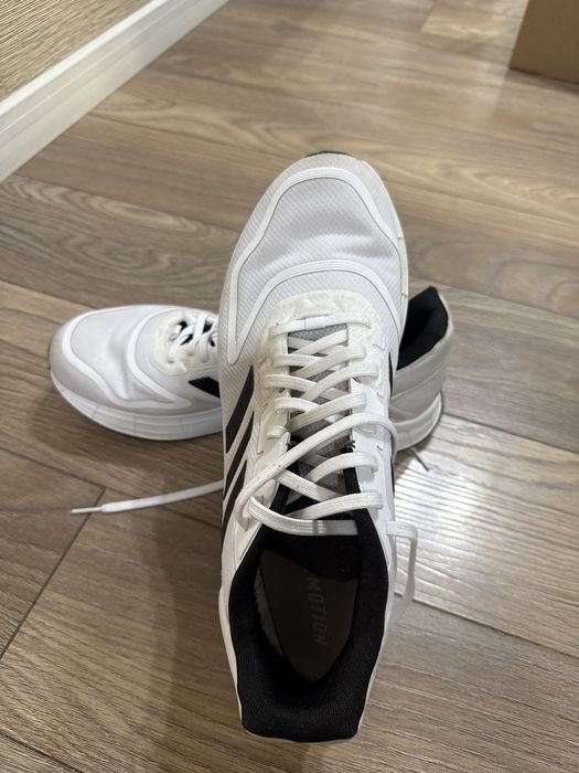 Продам кроссовки