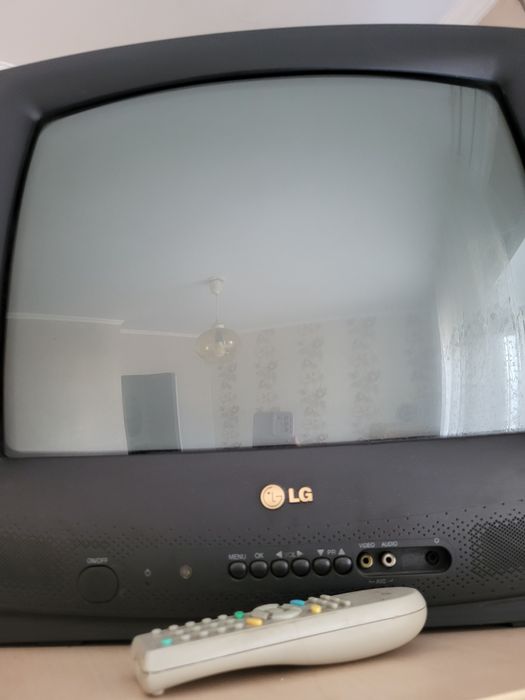 Телевизор LG  с пультом