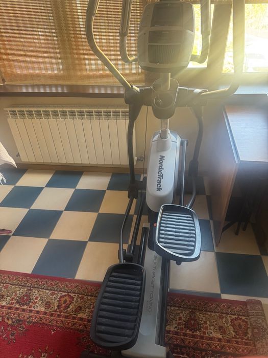 Тренажер Эллипс Nordic с экраном.