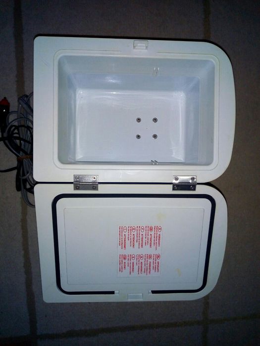 Мини хладилник , подходящ при риболов и пренасяне на лекарства