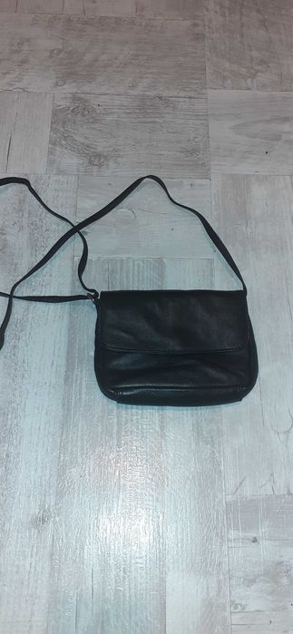 Gentuta neagra cu bareta lunga