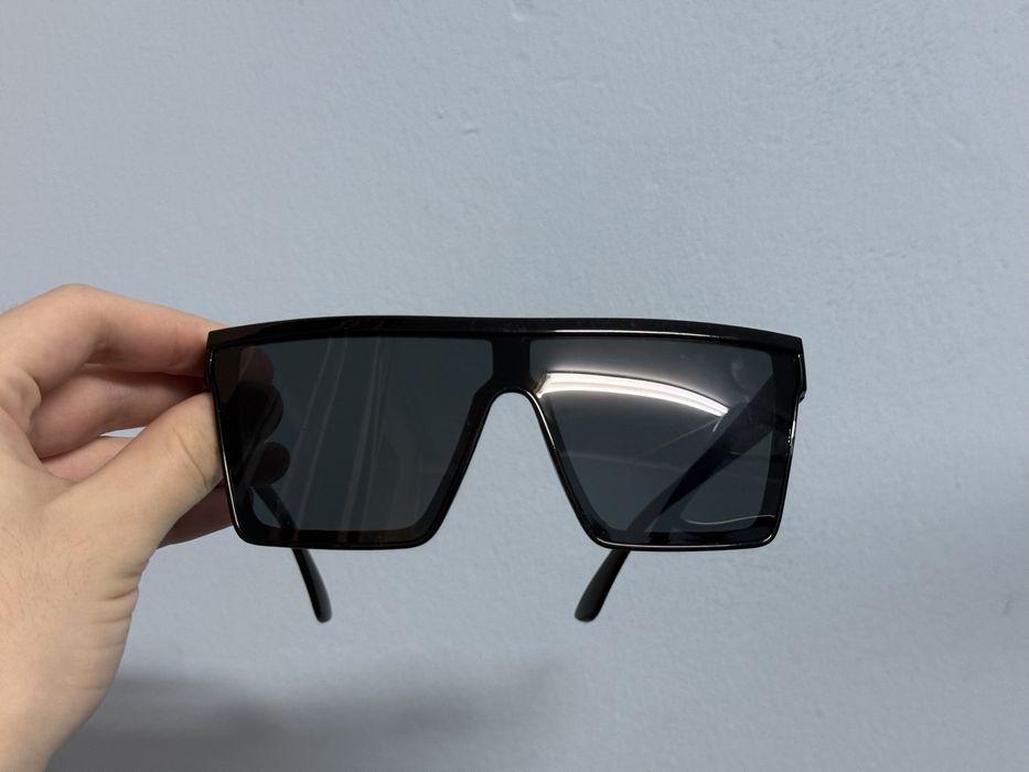 Продам черные очки от солнца унисекс