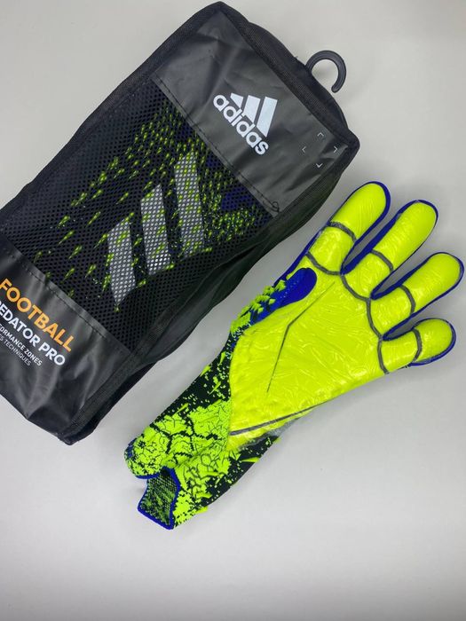 Вратарские перчатки Adidas Predator Pro 22 в Алматы