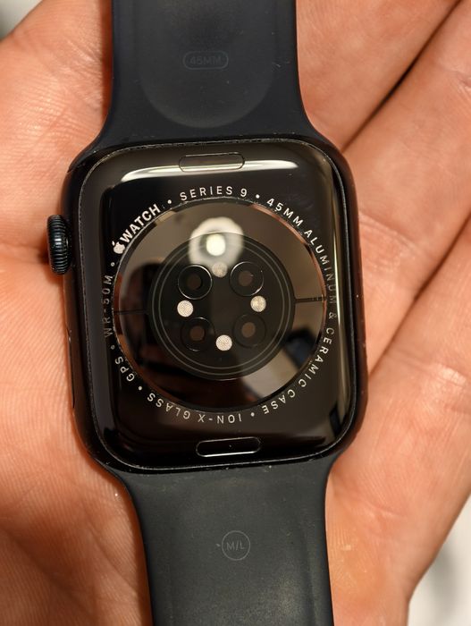 Продавам apple watch 9 45mm