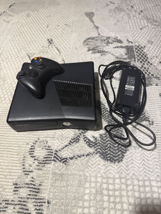 Xbox 360 cu controler in stare foarte buna