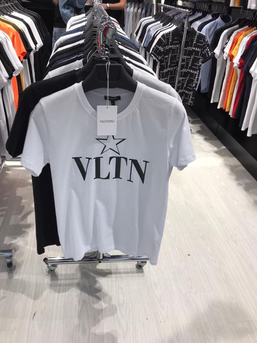 Tricouri Barbati VLTN, DSQ2, Moschino… etc