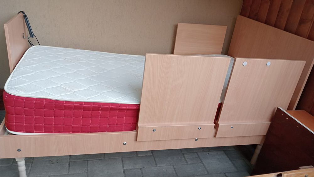 Vând pat electric cu telecomandă + saltea ortopedică