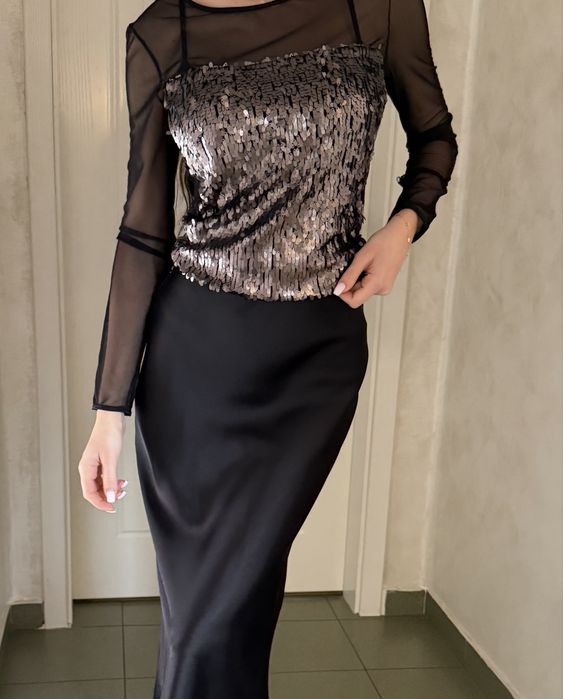 Елегантна вечерна блуза с пайети и прозрачни ръкави и гръб