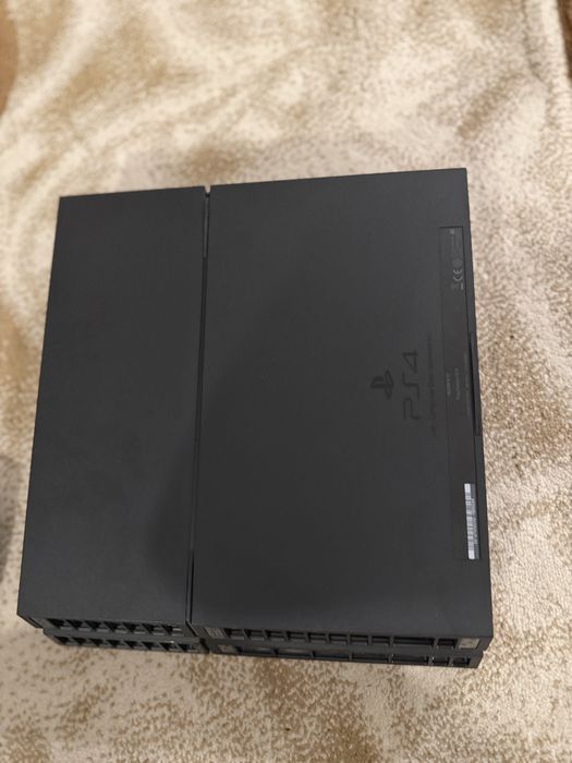 Sony PlayStation 4(PS4) + 3 controlere + jocuri.