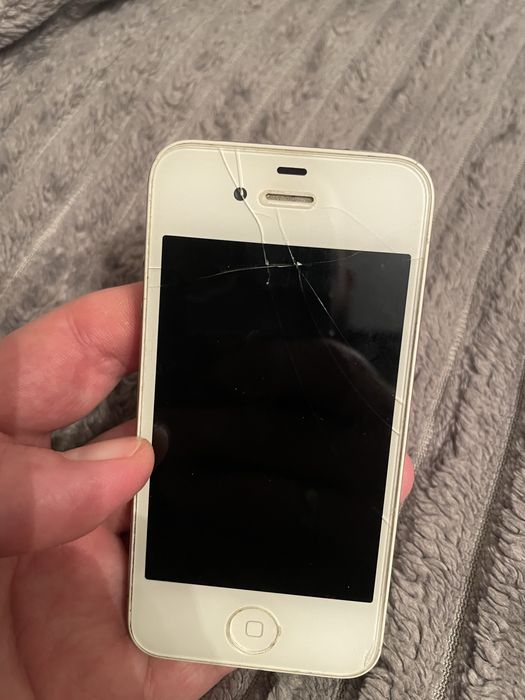 Продам iphone 4s