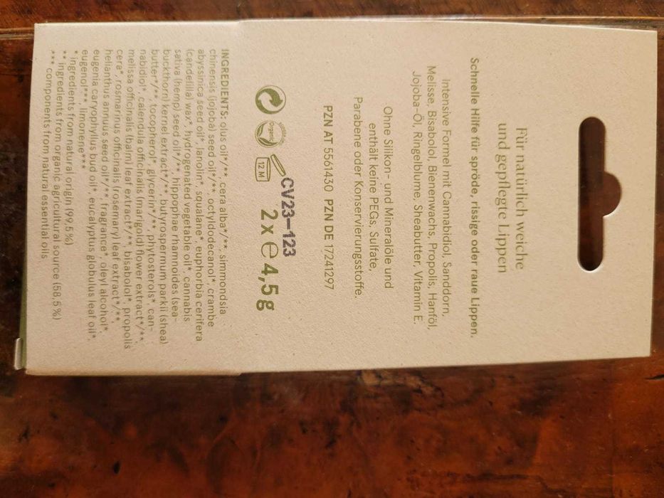 balsam CBD pentru buze