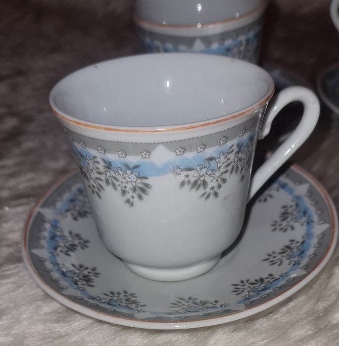 Ючета, захарница стъклена, свещници единия дървен, ваза, сервиз