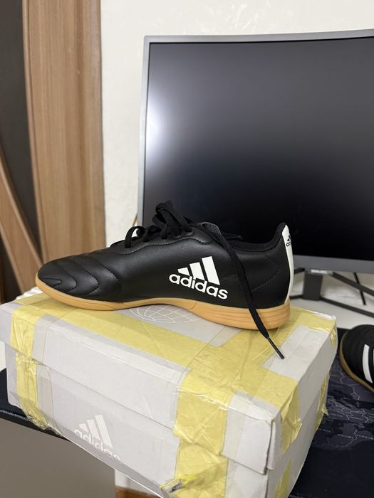 Продам Футзалки ADIDAS