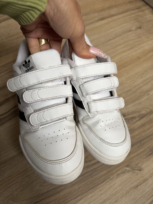 Детски оригинални кожени маратонки adidas TEAM COURT 2 STR CF ! 33 н