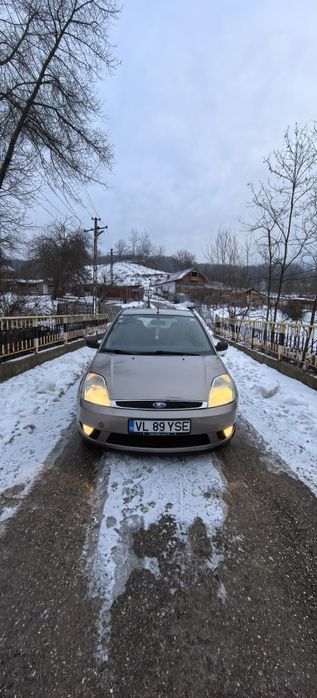 Vând ford fiesta