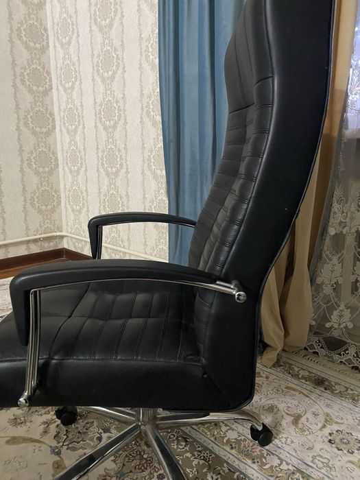 продаю офисное кресло