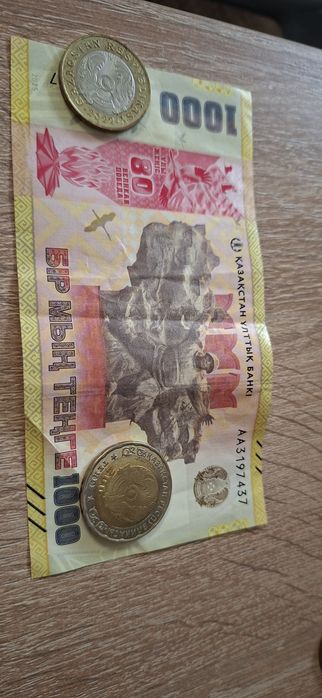 Продам монеты 100,200,1000