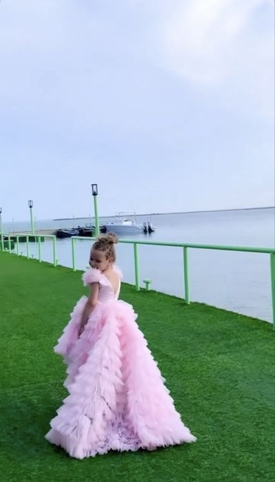 Платье с шлейфом