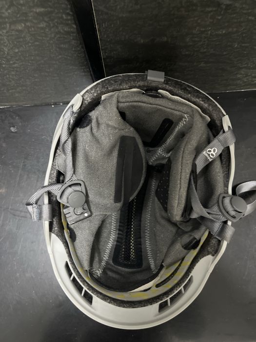 Продавам очила и каска за ски (могат да се използват и за друго)