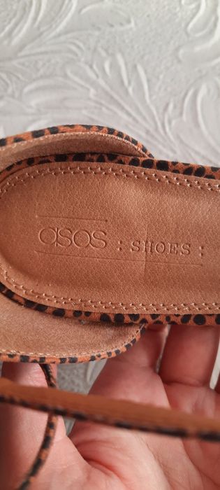 Туфли-лодочки с ремешком. Леопардовый принт.