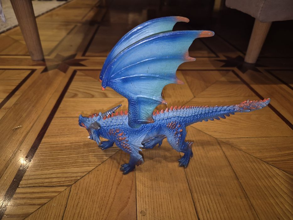 Продам игрушку Дракон б/у