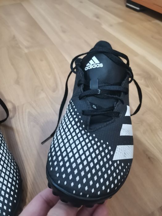 Adidas Predator numărul 42