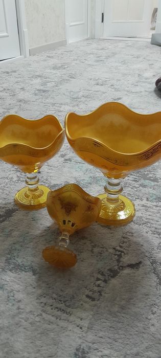 мадонна 300минг сом чинни ваза 400минг сом