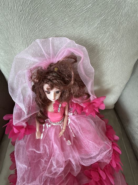 Продам куклу красивую