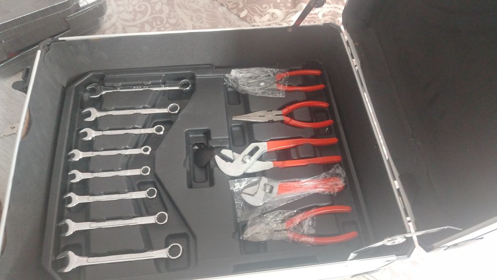 Чемодан набор ключеи