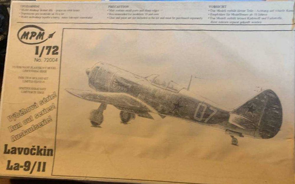 Сборная модель самолета Ла-9/11 (MPM, 1:72)
