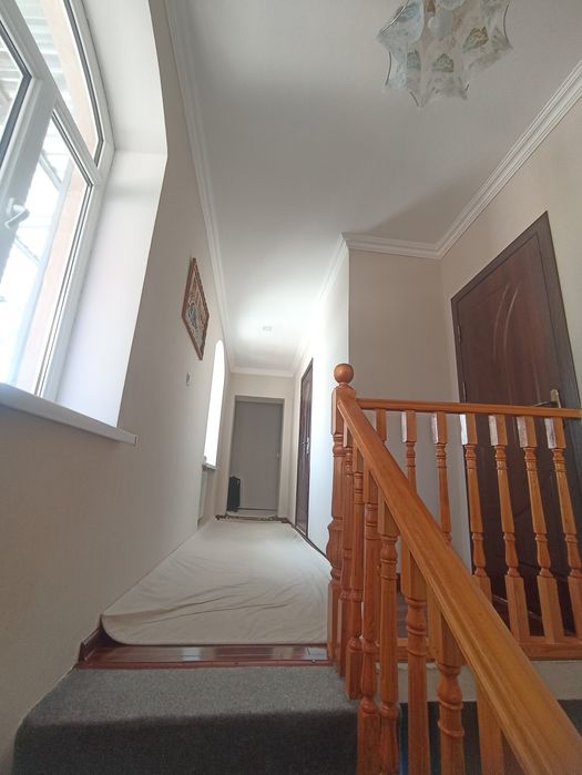 8  хонали ховли сотилади