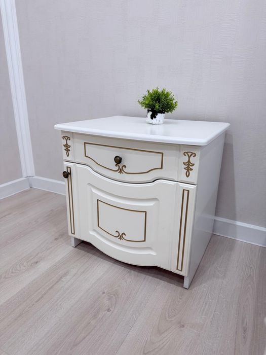 Продам прикроватную тумбу