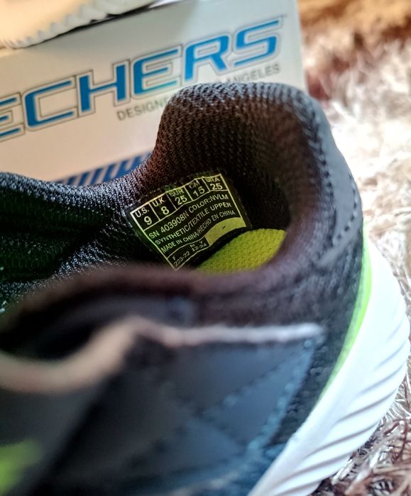 Vând adidasi skechers