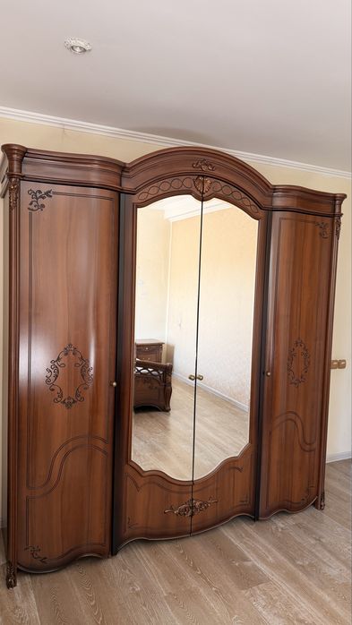 Продам спальный гарнитур