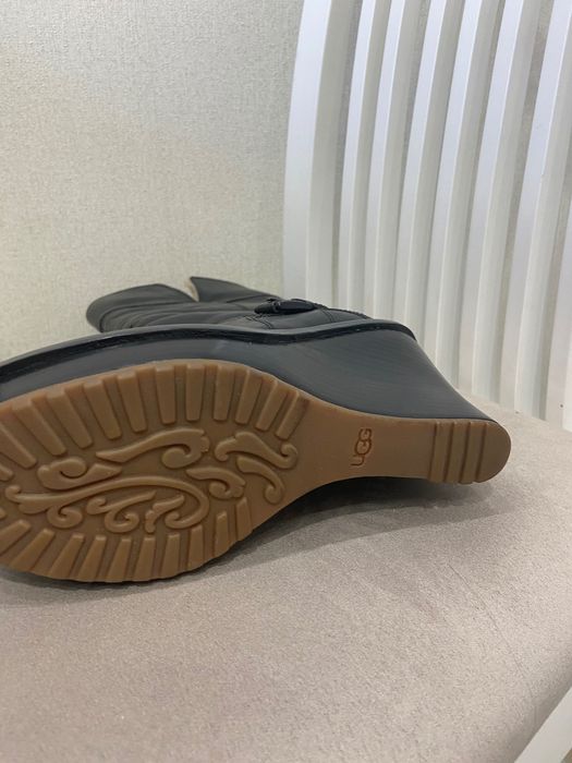 Продам зимние сапоги Ugg