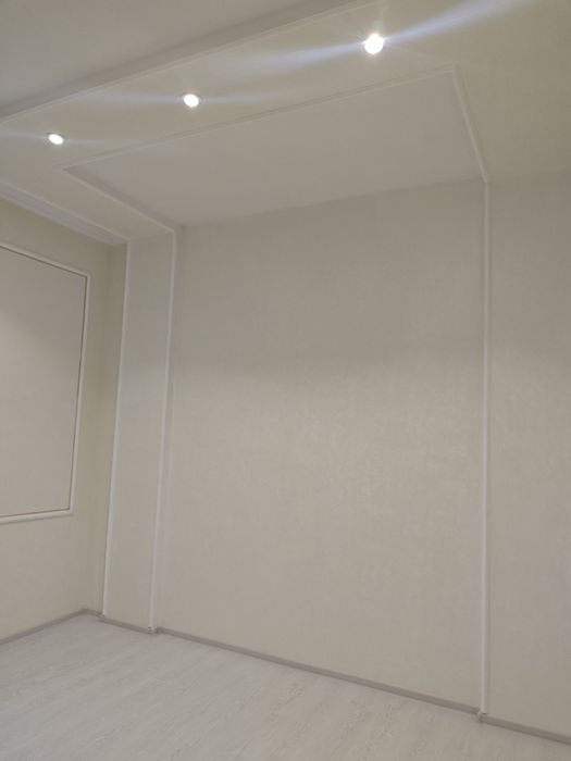 Уч кахрамон . Шуро бозор .3хона+ Ош хона.1.85 сотх . Срочно сотилади