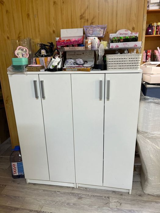 Продам витрину, шкаф, кассовый столик