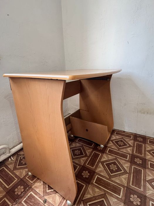 Продам компьютерный стол