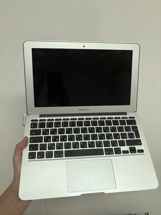 Макбук айр 2011 продаю на запчасти